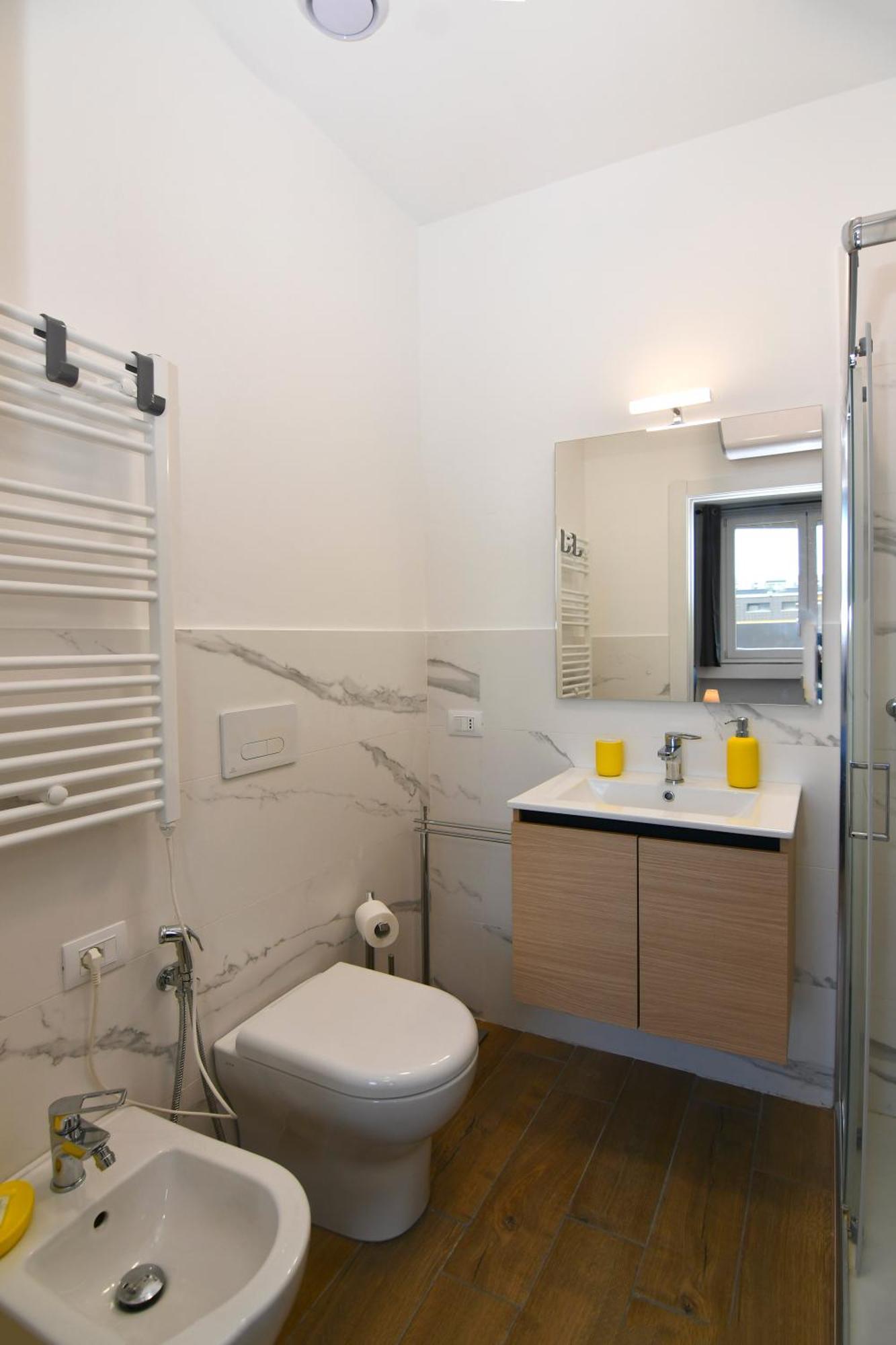 Fond. Prada-ieo Elegante Con Appartement